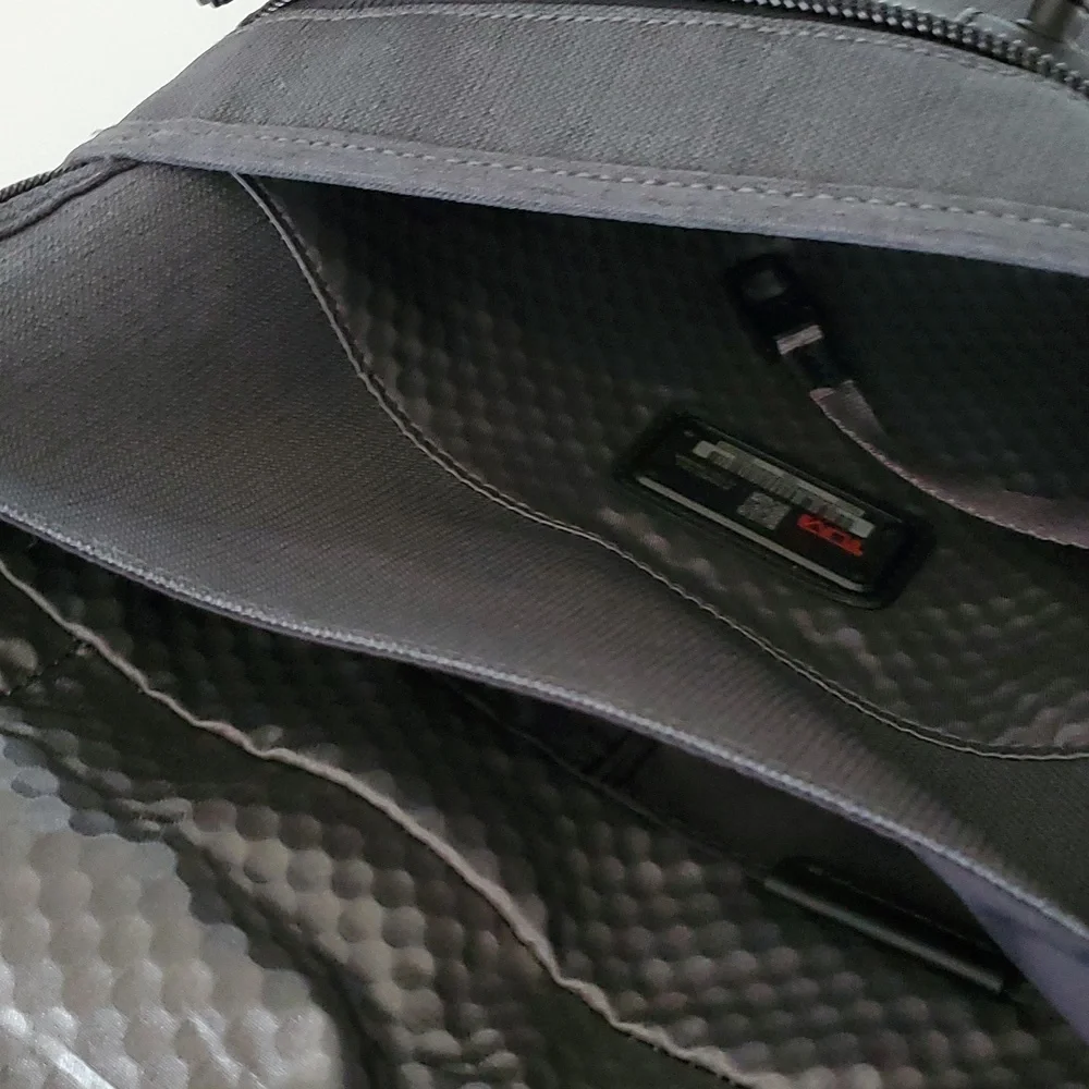 TUMI ALPHA BRAVO ARNOLD ZIP FLAP MESSENGER BAG